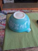PYREX Butterprint Turquoise Cinderella Mixing Bowl 442   1.5 Quart - Image 1