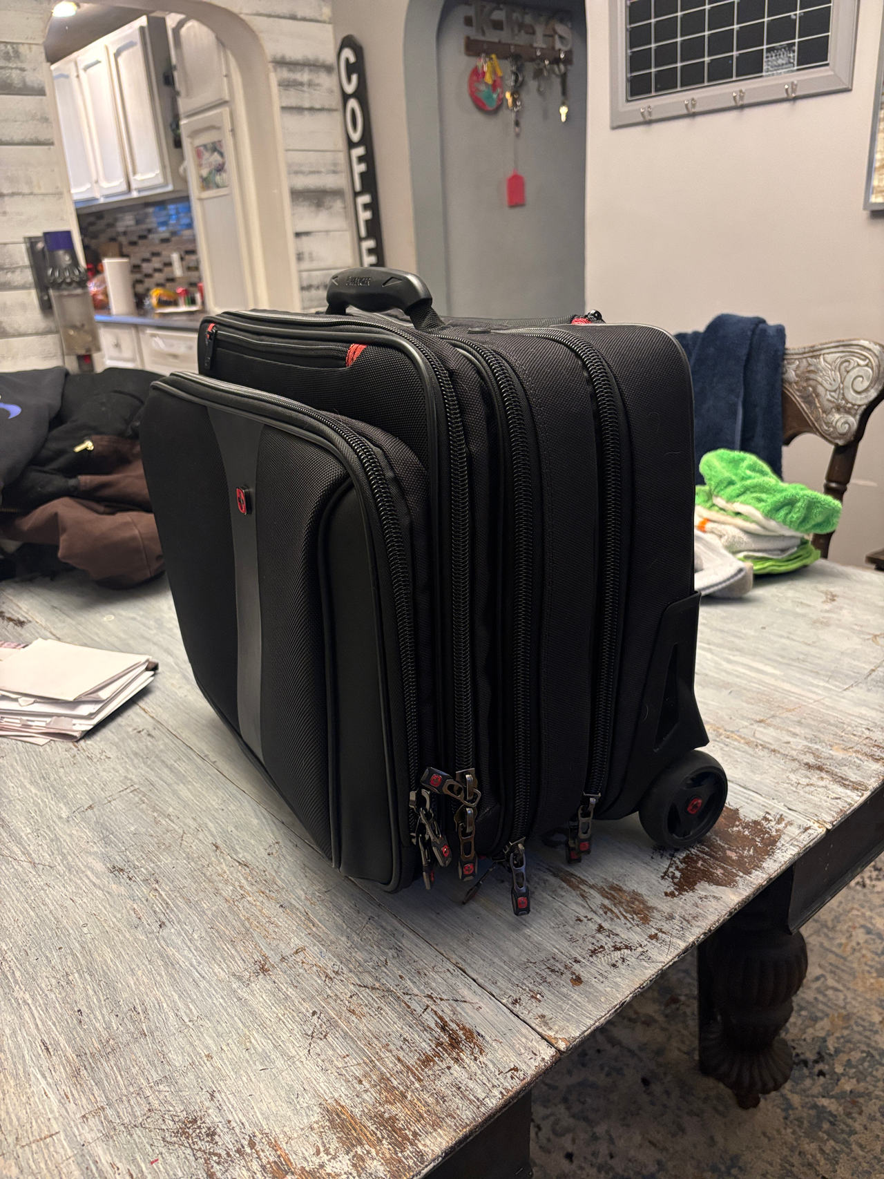 Wenger SwissGear Rolling Laptop Case Uline H10881 Business Travel Bag