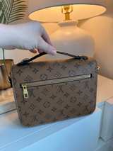 Louis Vuitton Pochette Metis Reverse Monogram Brown - Image 4