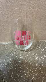 In My Forties Era Stemless Wine Glass Pink Retro Design - Image 1