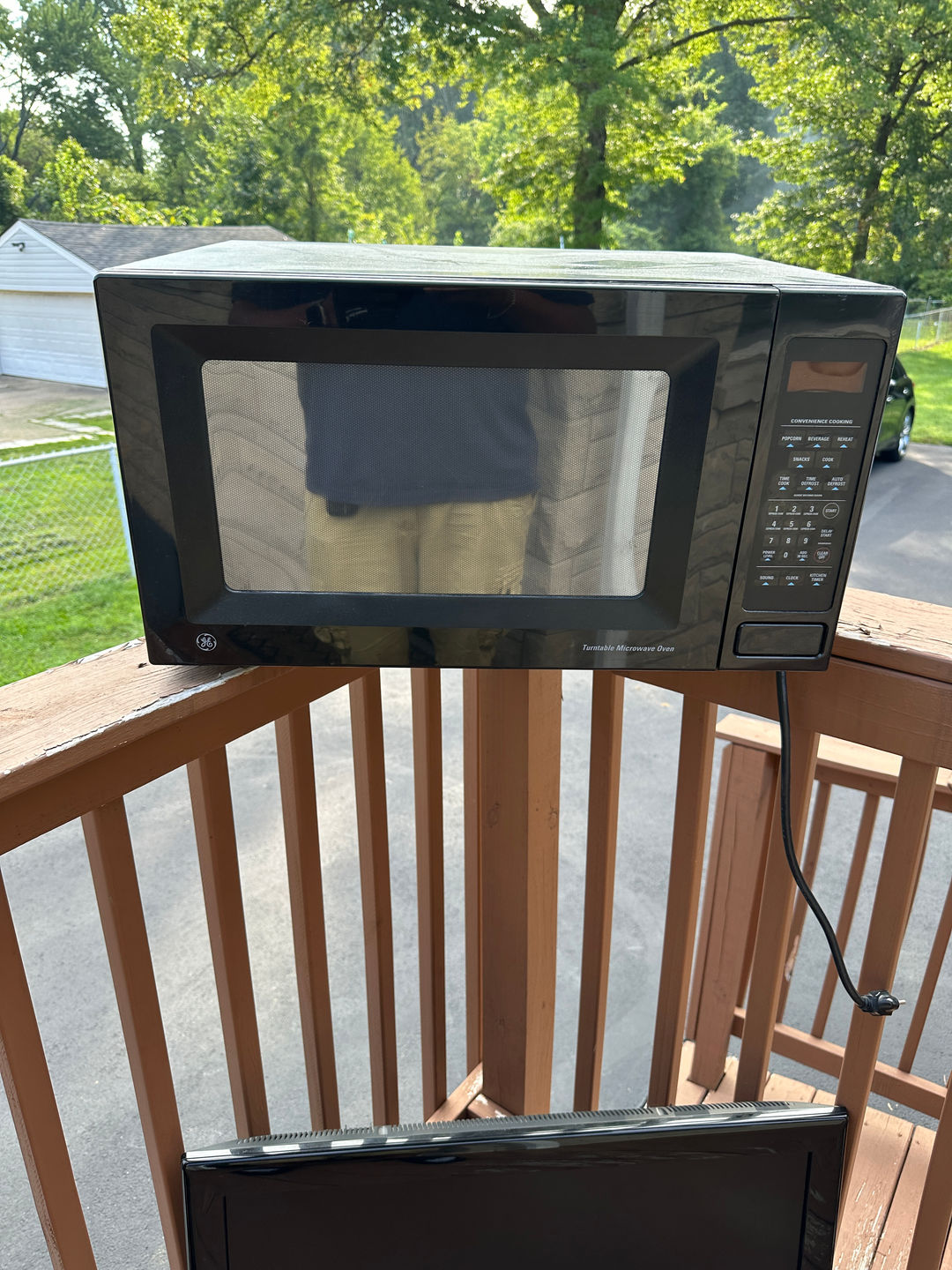 FREE!! GE Countertop Microwave Oven