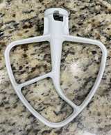KitchenAid Stand Mixer Artisan Series 5 Quart Tilt-Head Stand - Image 3