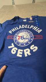 NBA Philadelphia 76ers Men's Blue Distressed Logo T-Shirt - Image 5