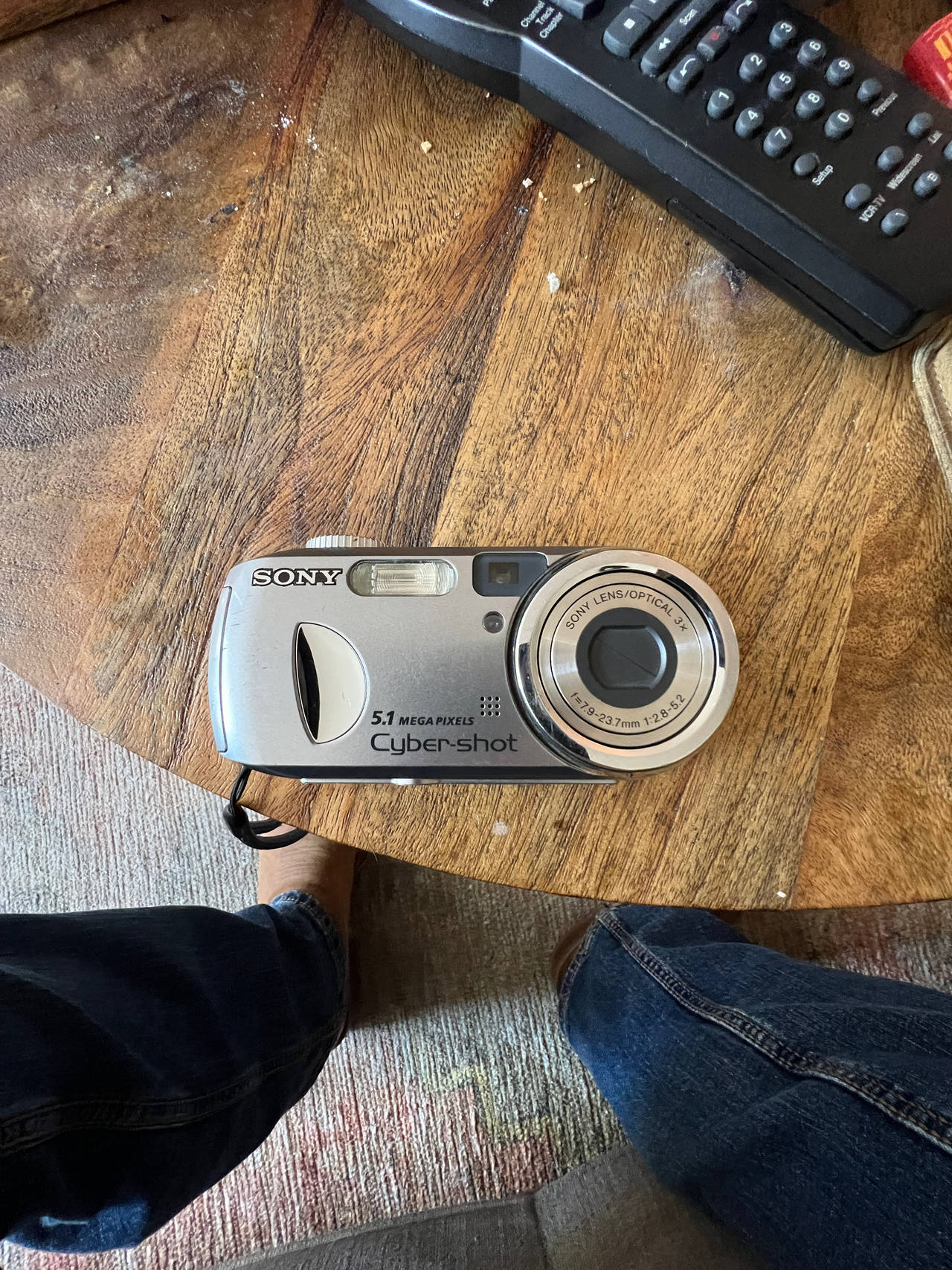 Sony Cyber-shot DSC-P93A