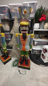 Two Gerson 6ft Lighted Nutcrackers and a 6ft lighted Christmas Tree - Image 4