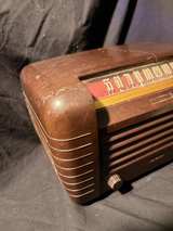 RCA Victor Model 65X1 Bakelite Tube Radio - Image 2