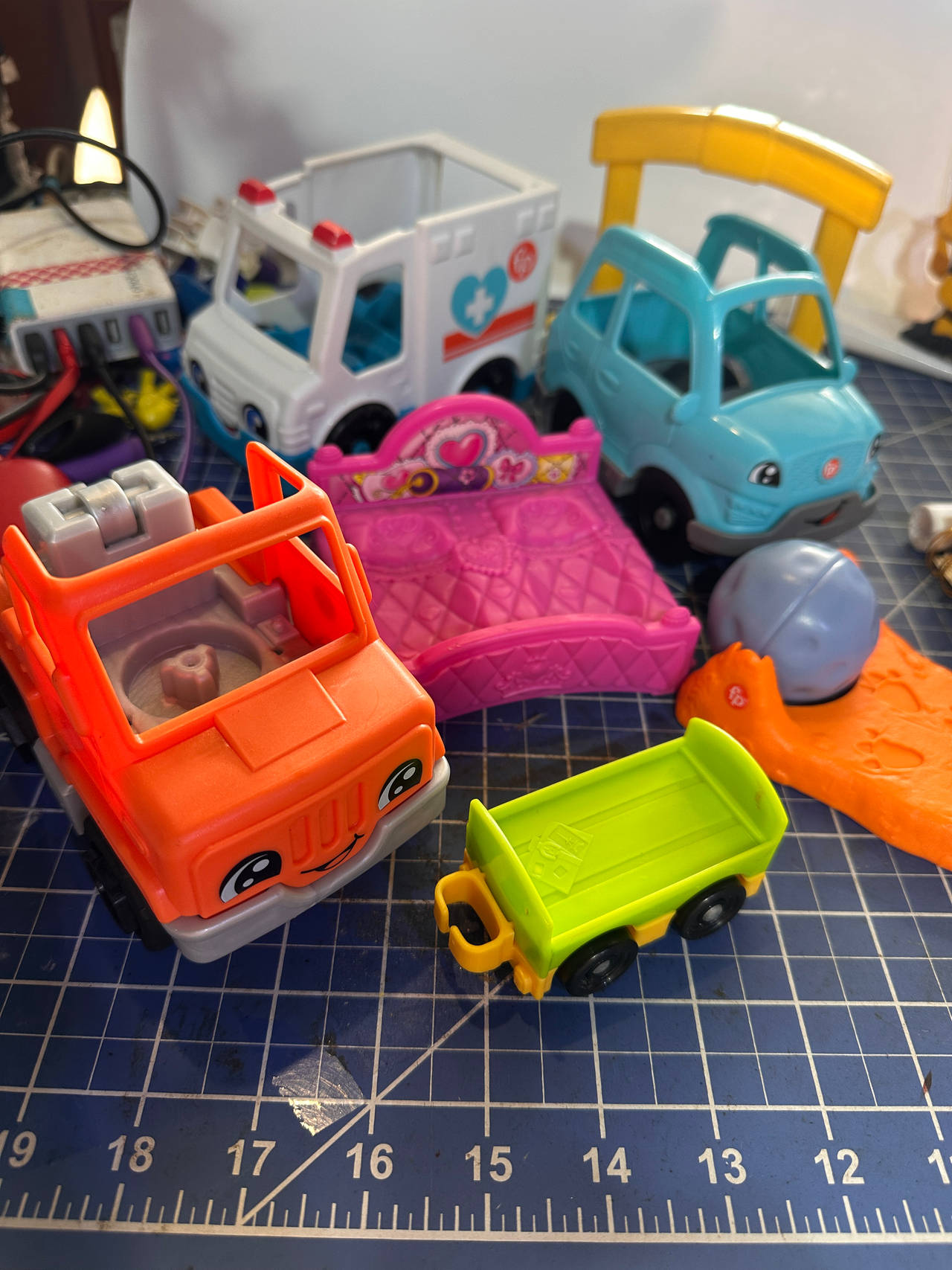 Fisher-Price Little People Accesory Vehicle Lot.