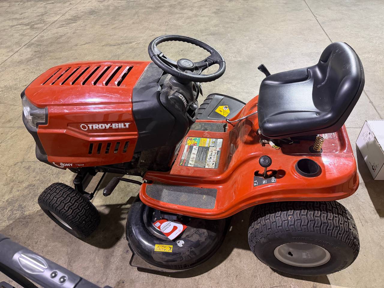 Troy-Bilt Pony 42-in Riding Lawn Mower