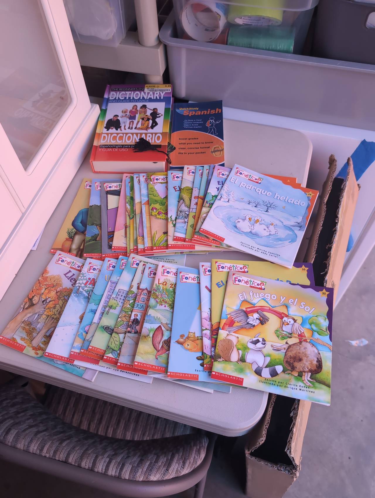 Scholastic Fonético Spanish Phonics Readers and Dictionary Set