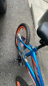 Hot Wheels Kids Bike - Image 3