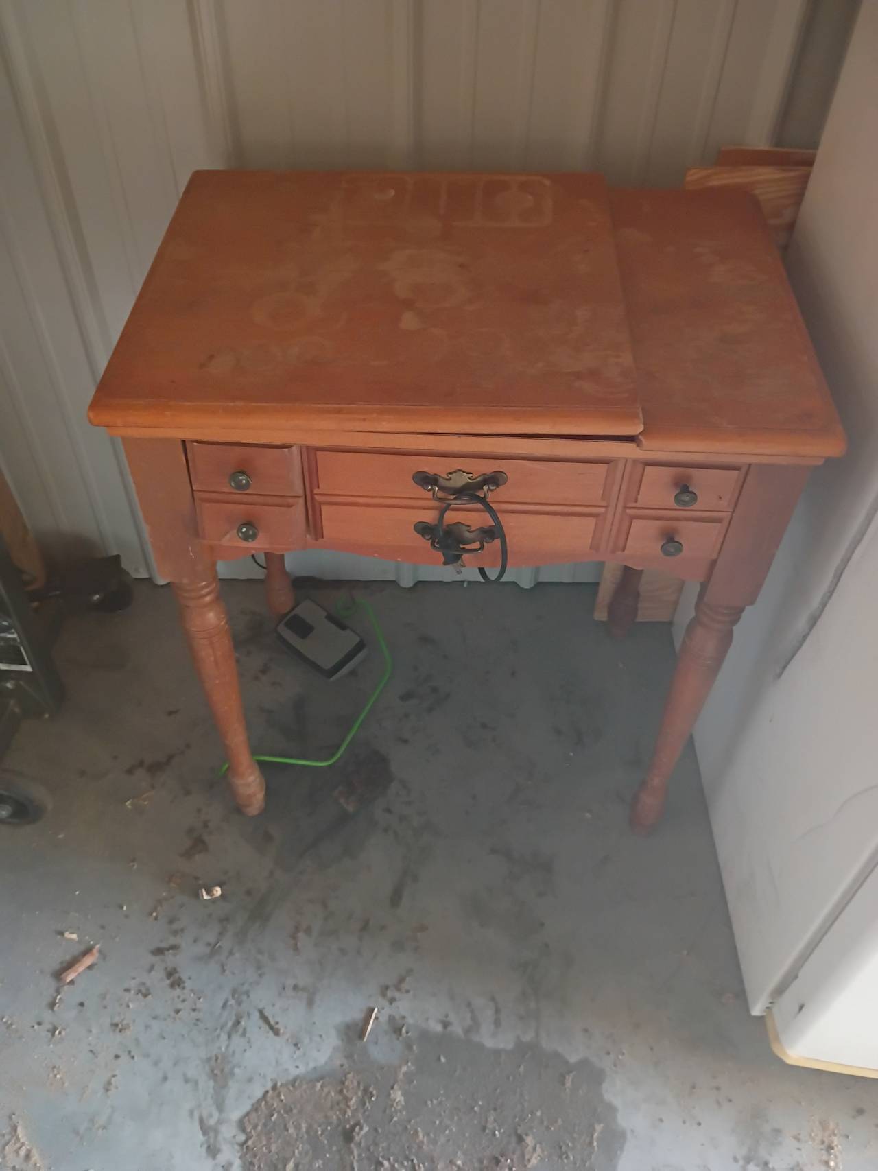Singer 328K Style-Mate Sewing Machine with Cabinet
