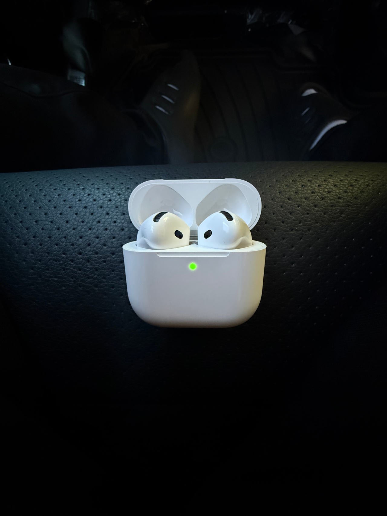 Apple AirPods (4th generation)