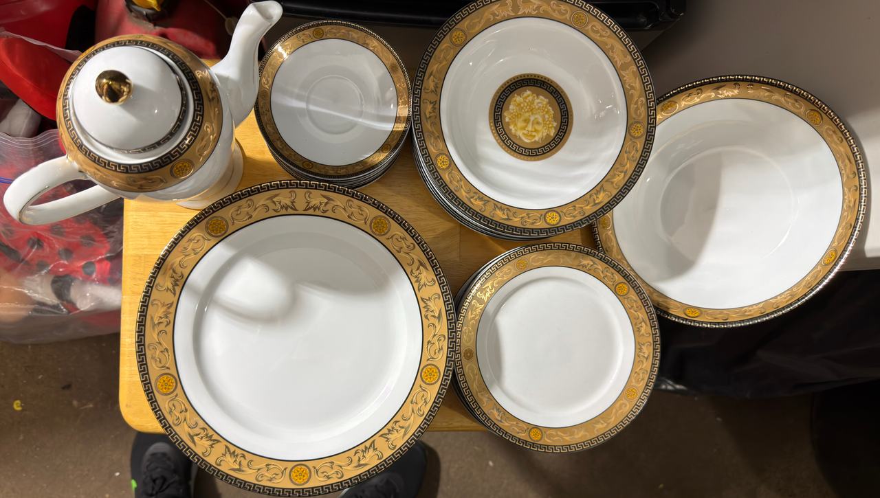 Elegant Gold Trim Porcelain Dinnerware Set – Greek Key Design (8 Pieces)