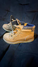 Nautica Youth Casual Boot Tan Pre-Owned! Good Condition. US Size 12 - Image 4