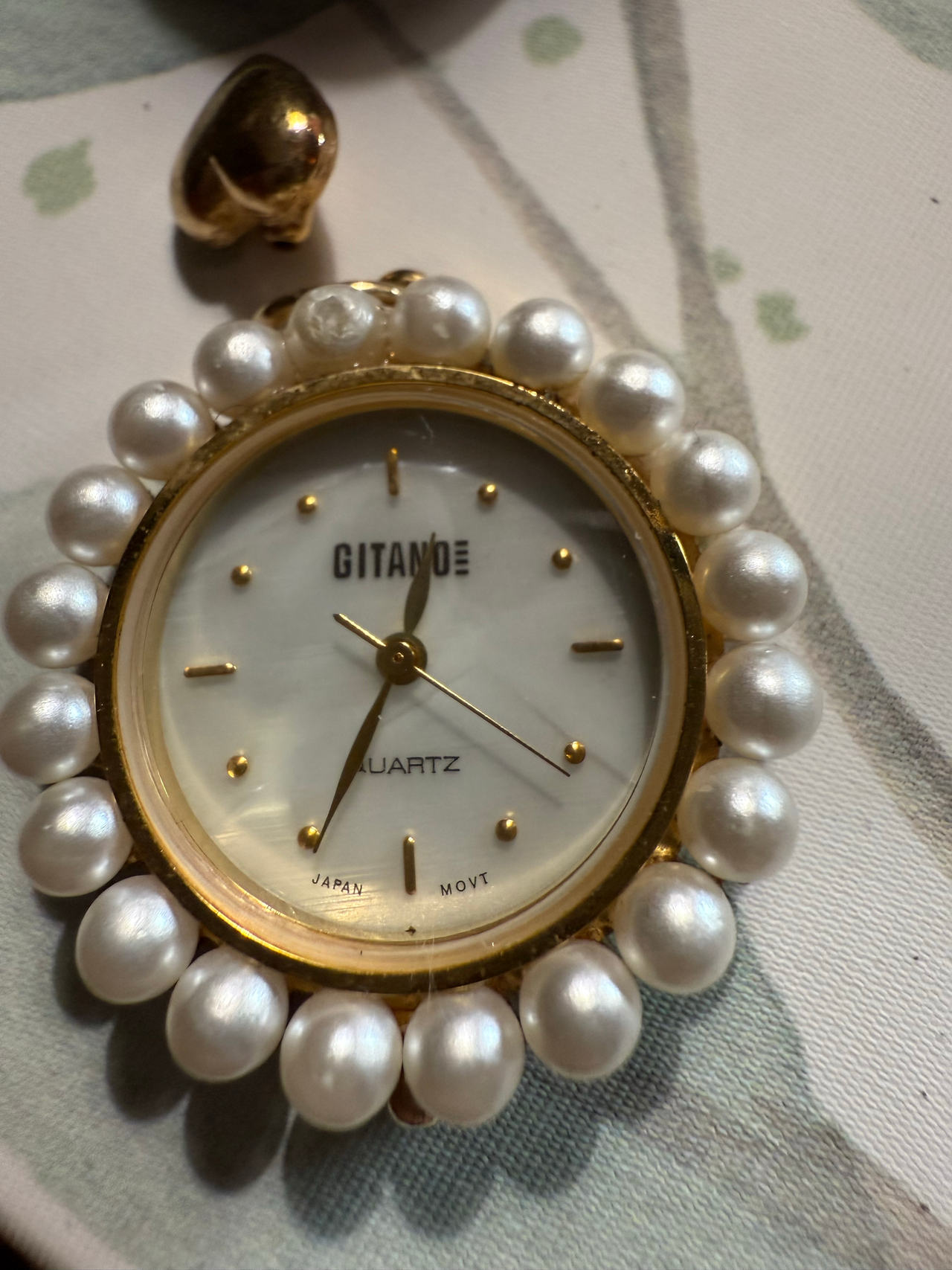 Gitano Quartz Pearl Bezel Watch