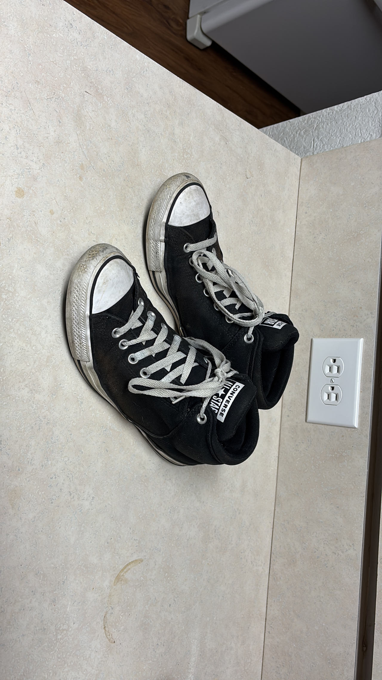 Converse Chuck Taylor All Star High Top (size 10.5)