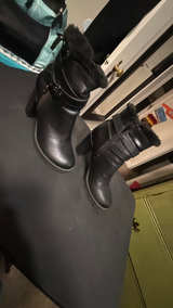 Guess Women's Black Ankle Boots - Image 3