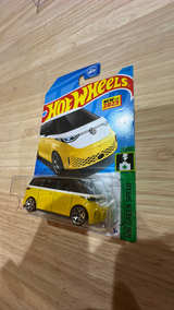 Hot Wheels Volkswagen ID Buzz Yellow Green Speed 10/10 - Image 2