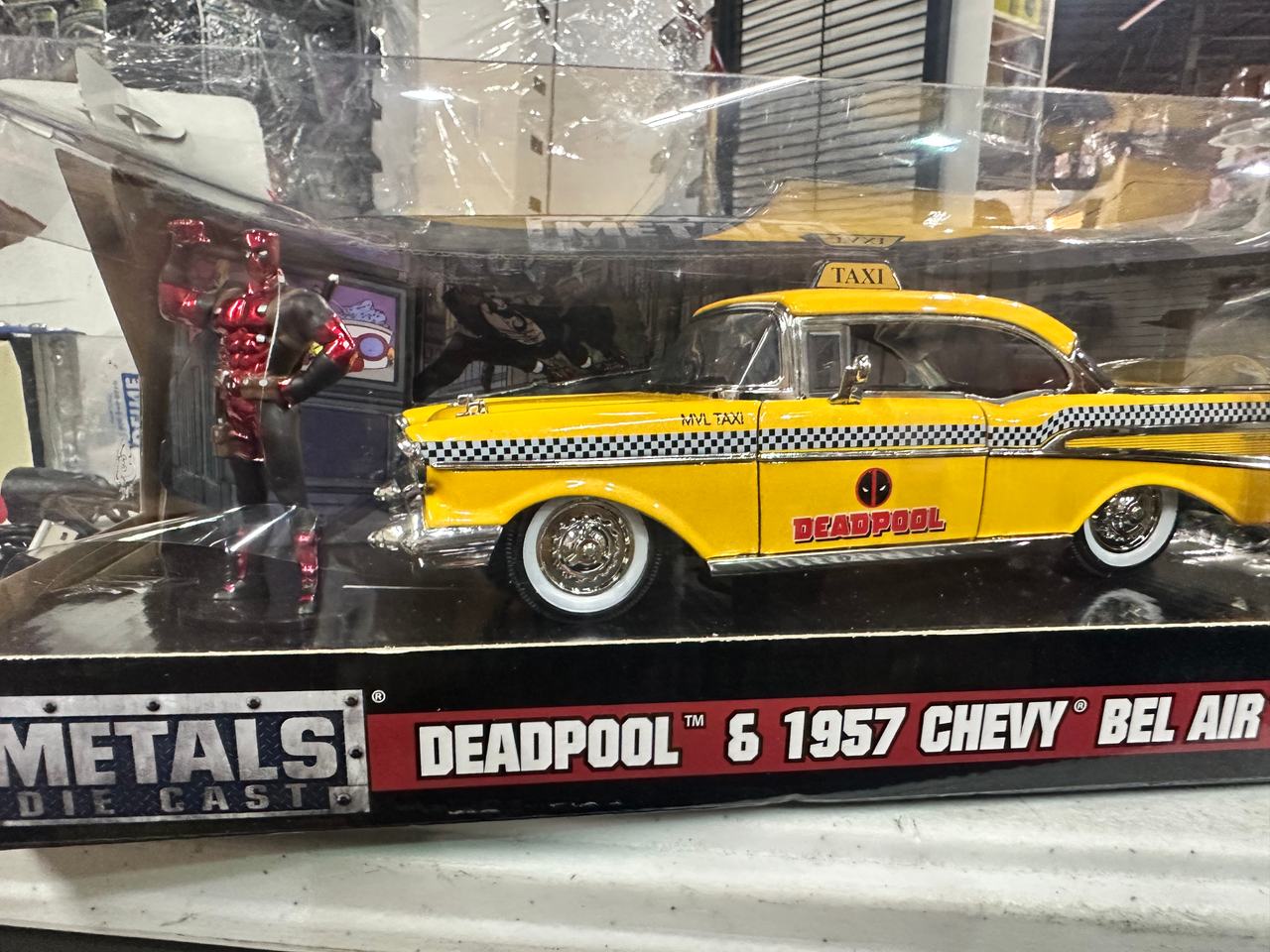 Jada Toys Deadpool & 1957 Chevy Bel Air Taxi 1:24 Scale Die-Cast Car with Figure