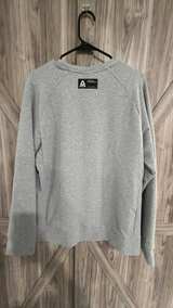 Reebok Men's Heather Grey pocketed Crewneck Sweatshirt Medium - Image 5