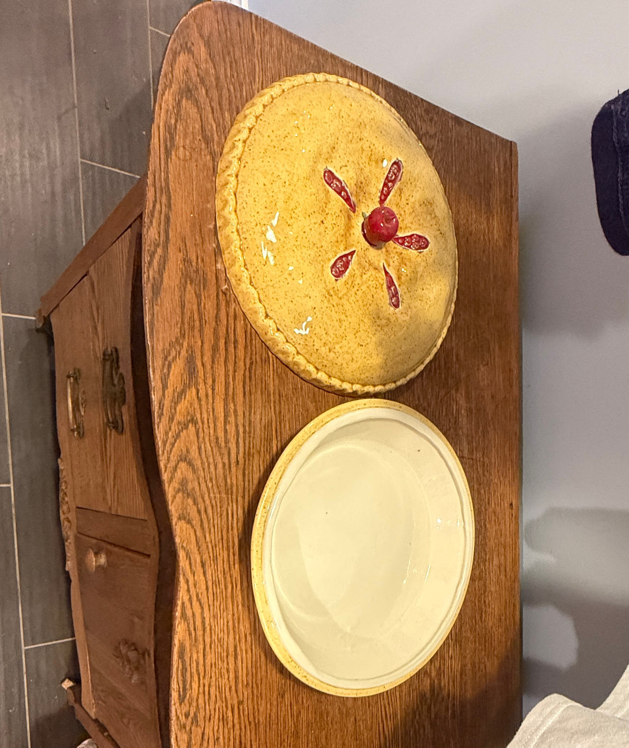 Ceramic Cherry Pie Dish with Lid