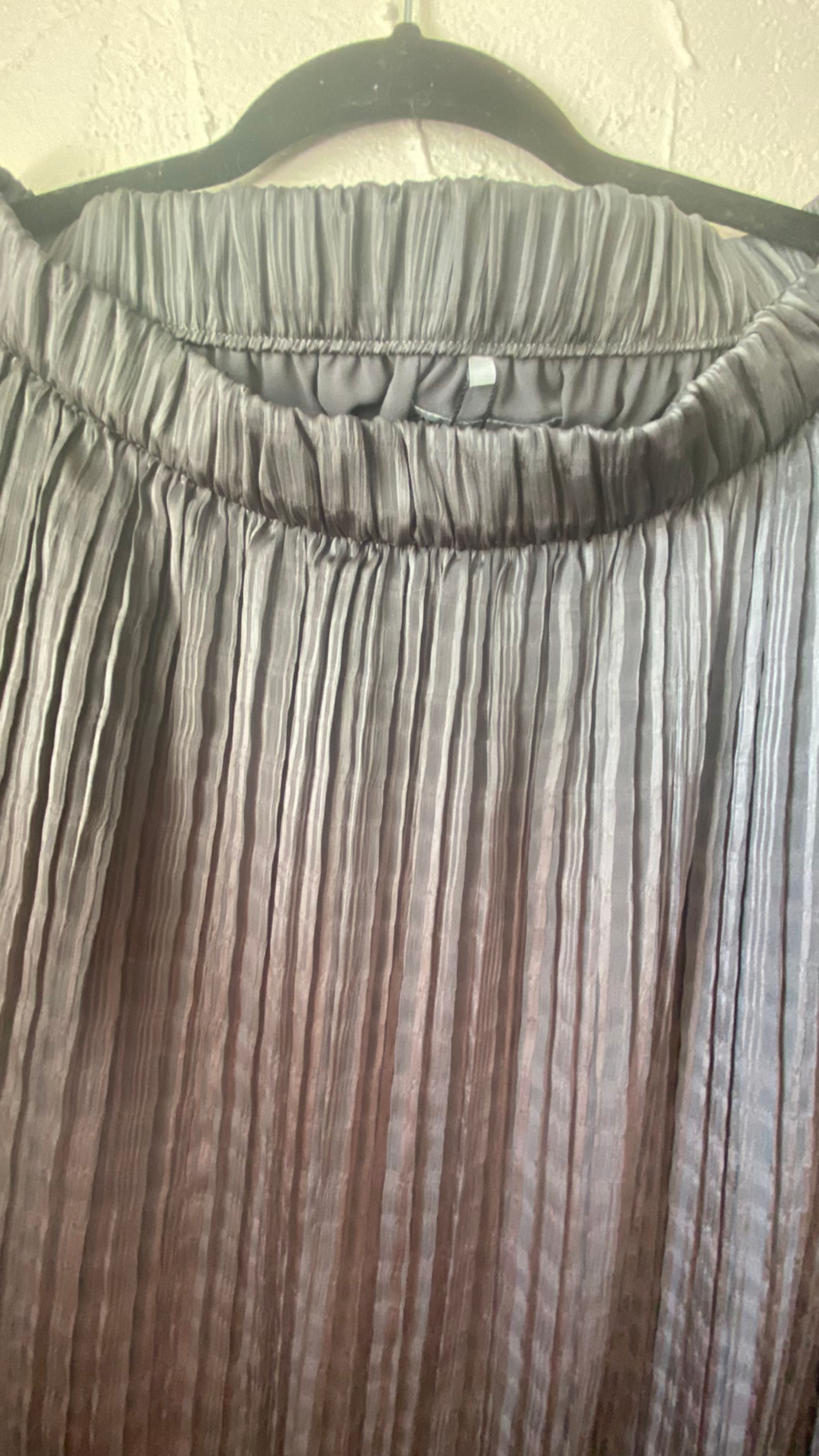 Classic Zara Krinkle Pleated Skirt - Med-Large - Image 3
