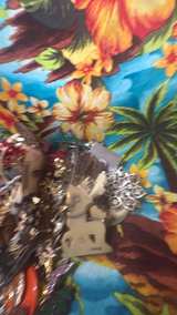 Vintage Christmas Jewelry & Brooch Lot - Image 5