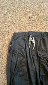 Vuori Sunday Performance Jogger large like new - Image 2