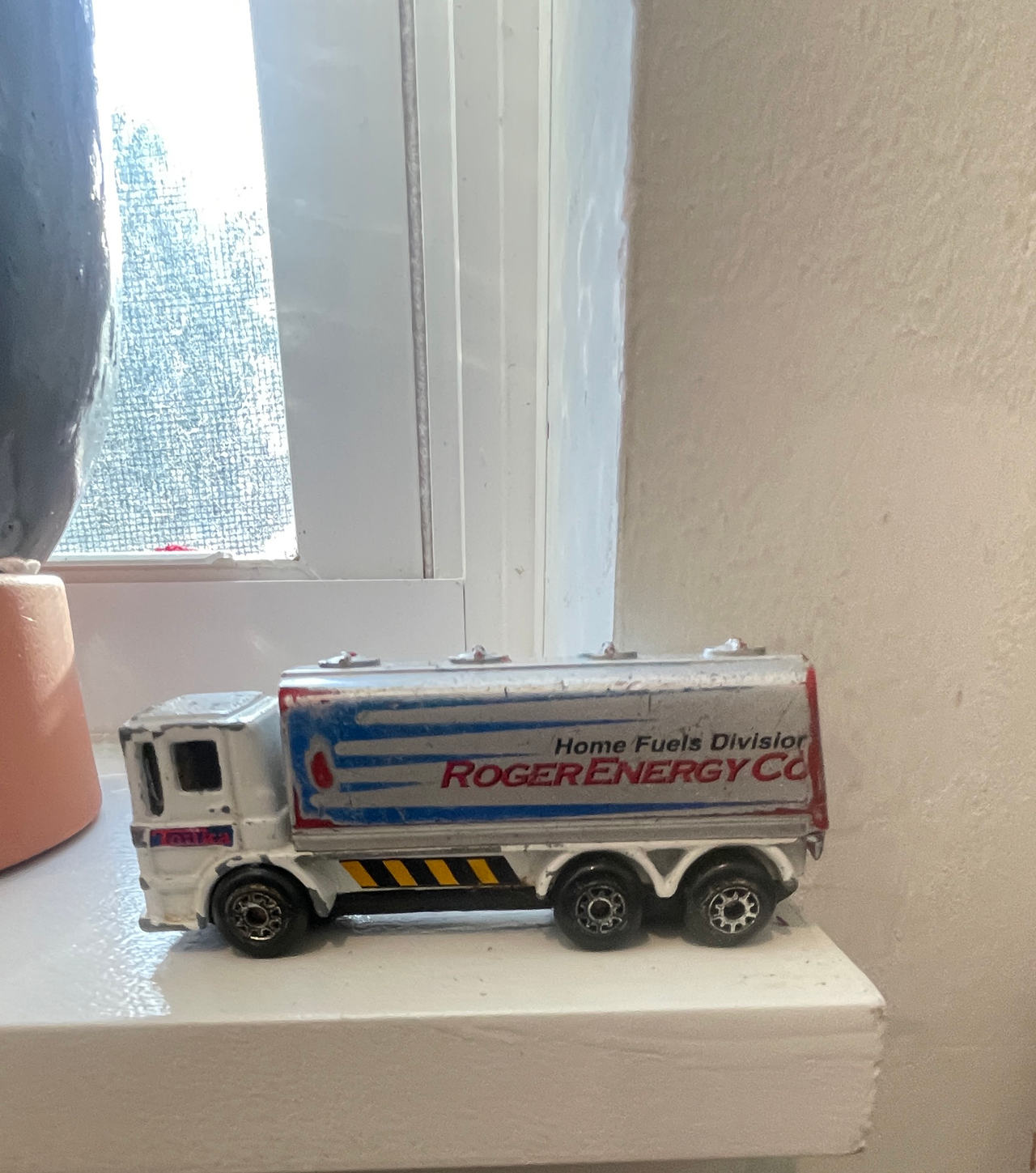 Maisto Roger Energy Co Fuel Tanker Truck 2000