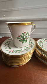 Lenox Holiday Dinnerware Plates 18pcs - Image 8