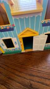 Fisher-Price Play Family House #952 couple imperfections as shown - Image 4