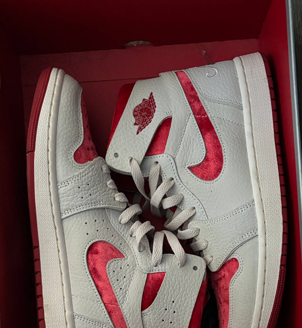 Air Jordan 1 Retro High OG 'Newstalgia' Chenille