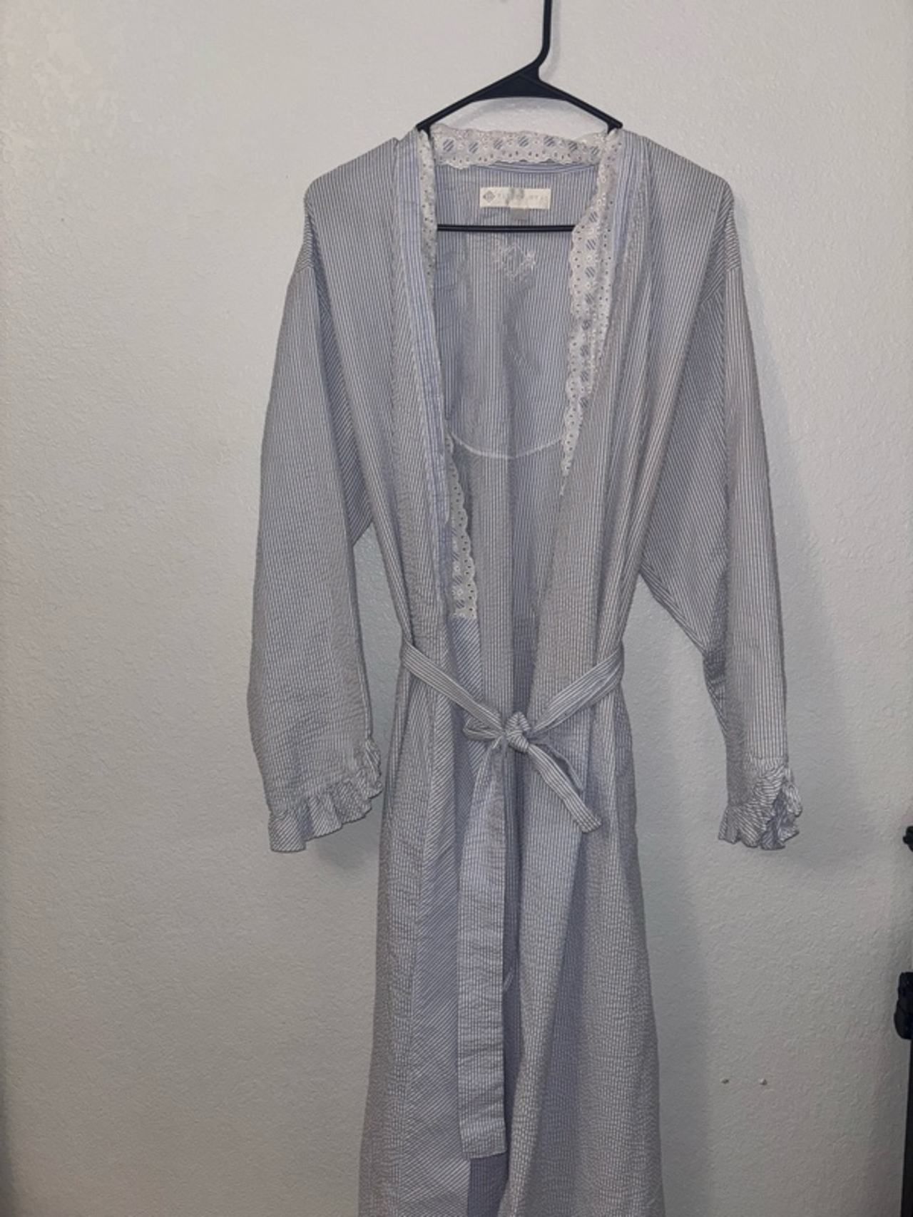 Eileen West Blue and White Seersucker Gingham Short Robe