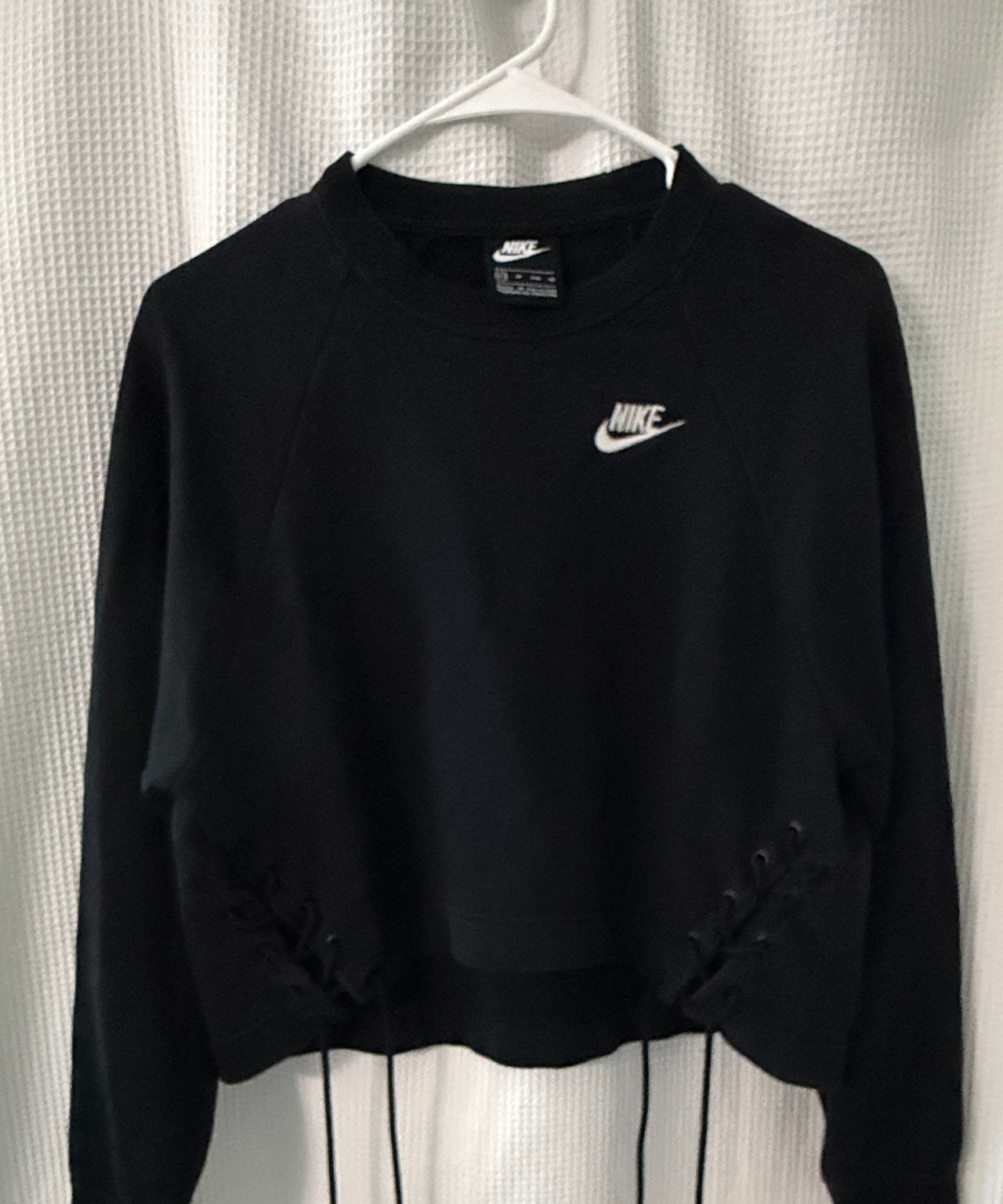 Nike Sportswear Women's Lace-Up Cropped Crew Sweatshirt