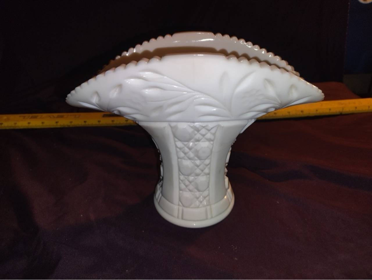 L.E. Smith Vintage White Milk Glass Vase