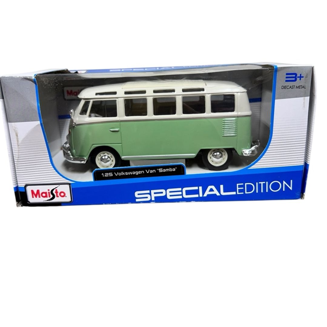 Maisto Volkswagen Van Samba 1:25 Diecast Model Green