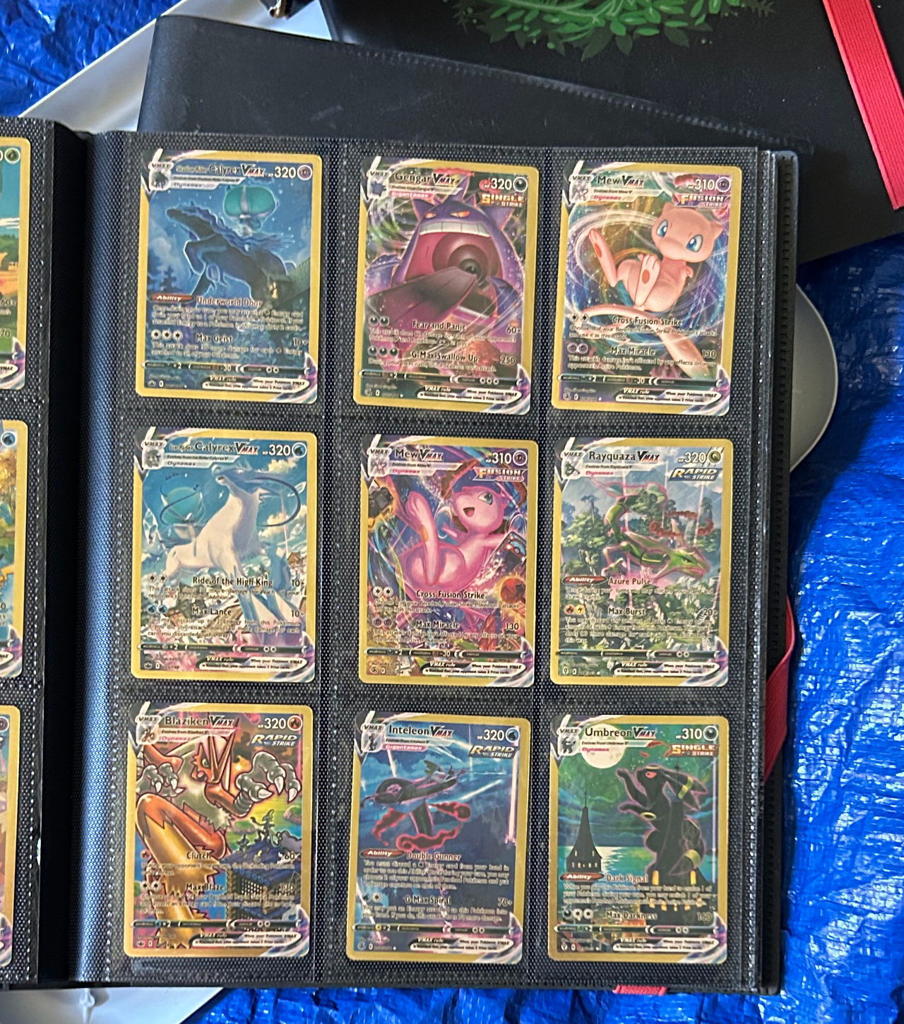 Pokémon TCG Umbreon VMAX Evolving Skies 215/203