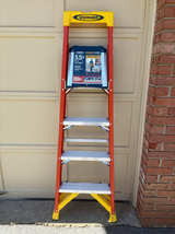 Werner 5.5 ft. Fiberglass Step Ladder 300 lbs. Load Capacity - Image 1