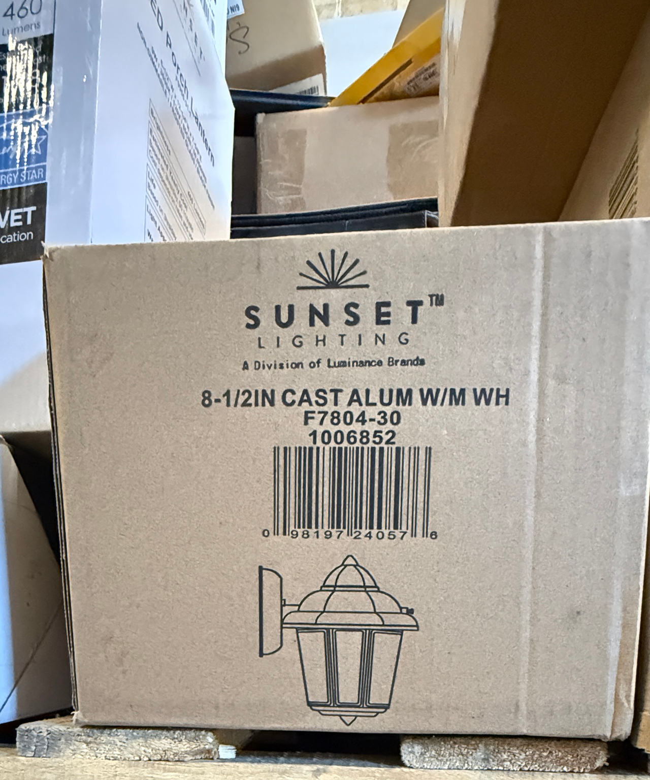 Sunset Lighting 8-1/2in Cast Aluminum Wall Mount Lantern
