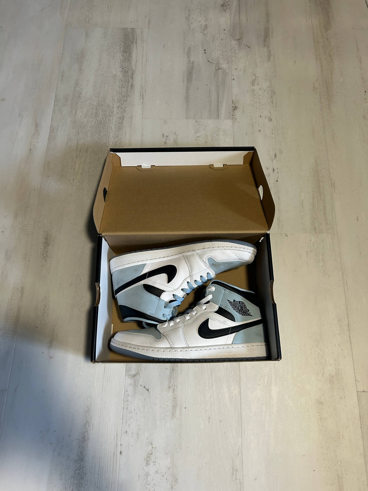 Air Jordan 1 Mid