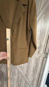Briggs New York Women's Single Button Blazer brown size 10 vey soft velour - Image 7