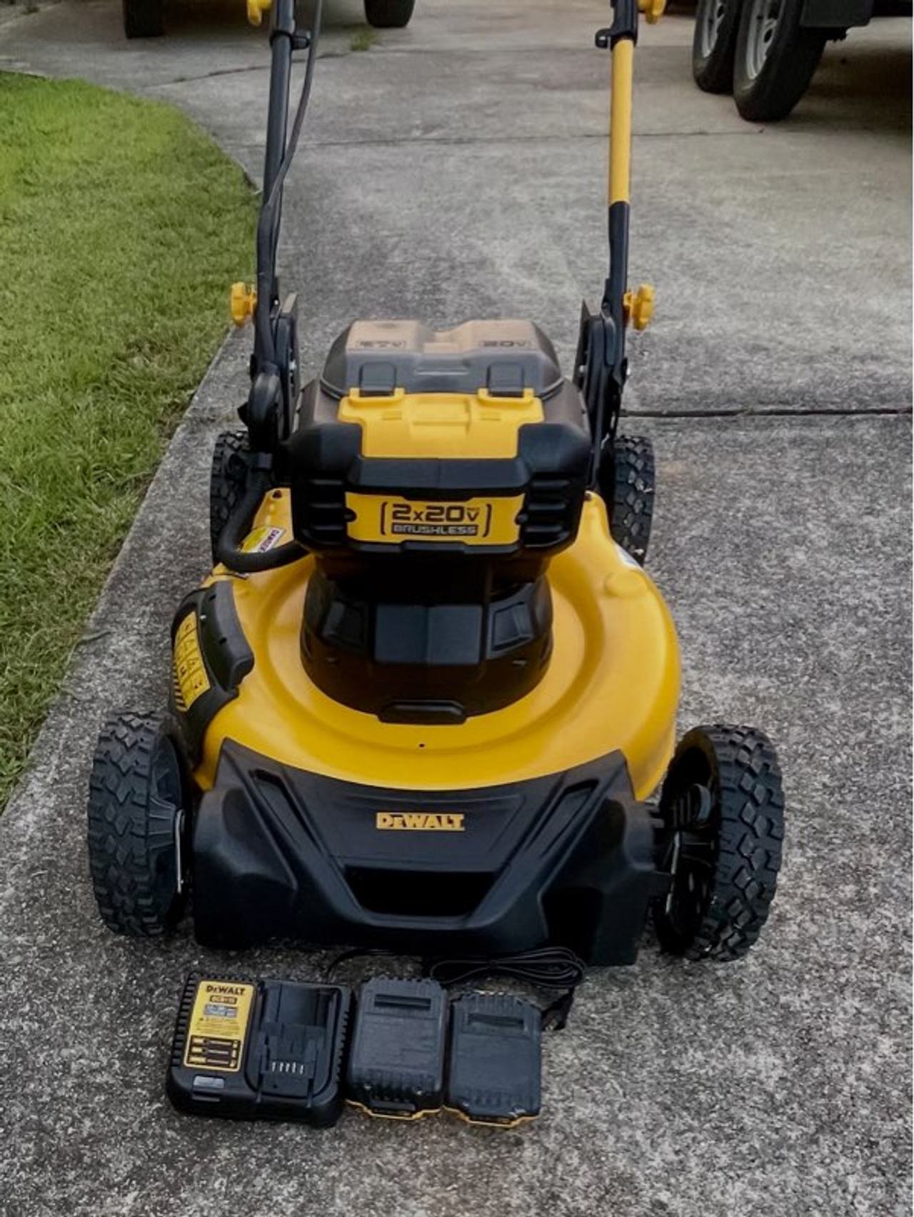 DeWalt 2x20V MAX Brushless Cordless Lawn Mower