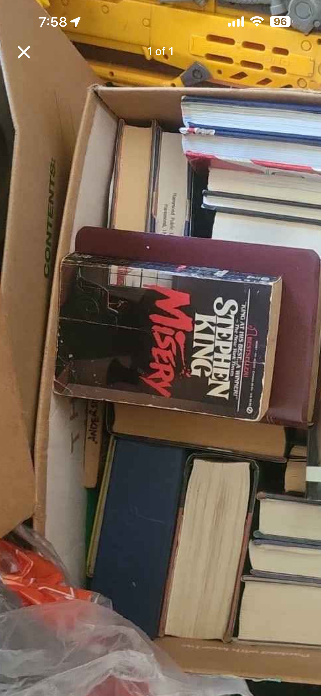 Misery by Stephen King (Signet Paperback)