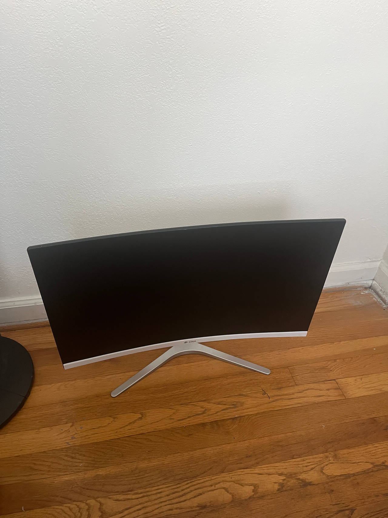 Crua Curved Monitor
