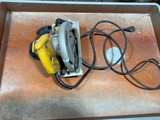 DeWalt DW367 7-1/4" Circular Saw - Image 1