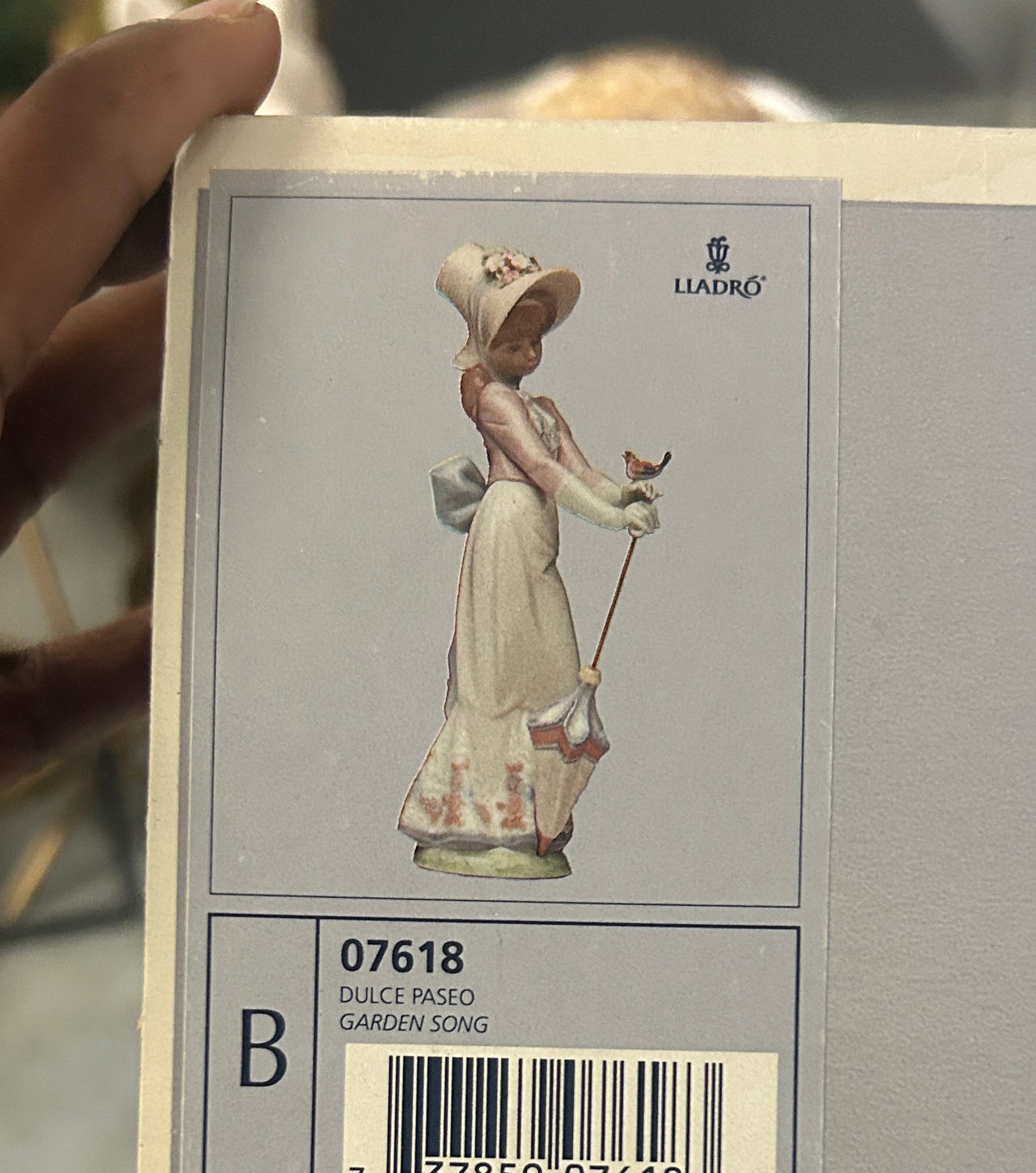 Lladro Garden Song (Dulce Paseo) Figurine 07618