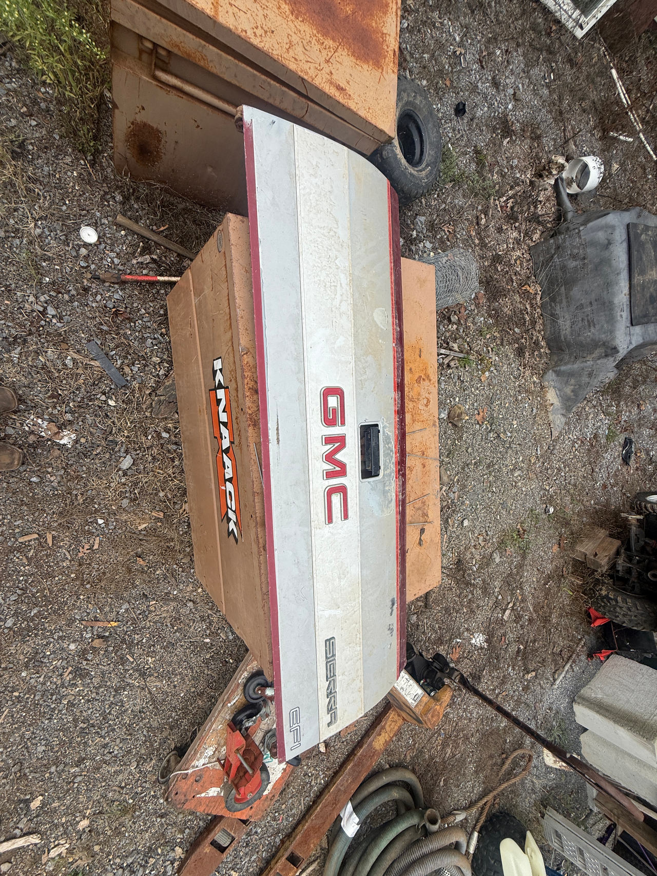 GMC Sierra Tailgate