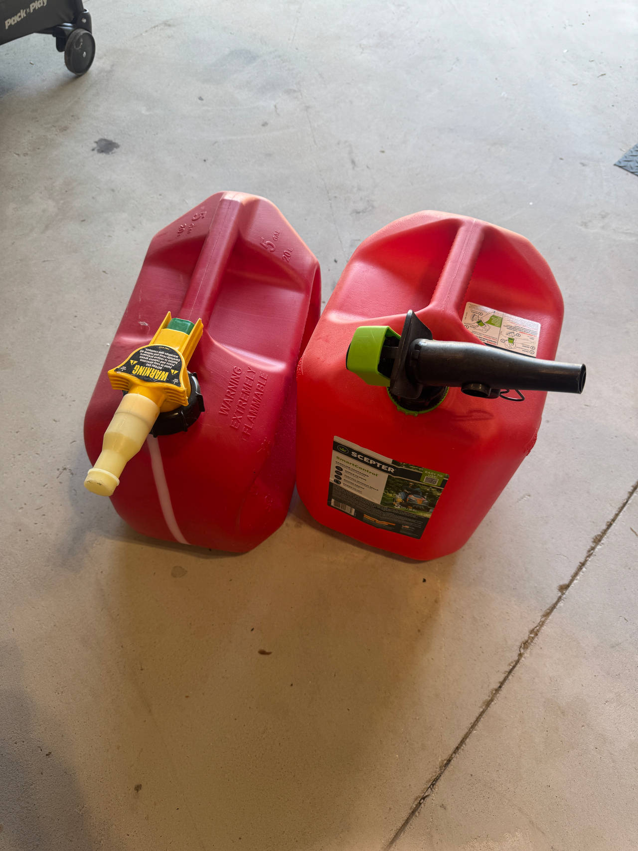 Bundle of 5 Gallon SmartControl Gas Can