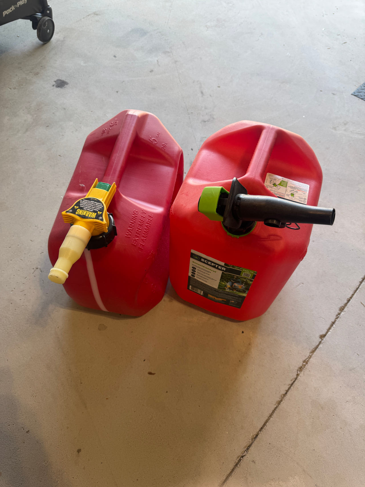 Bundle of 5 Gallon SmartControl Gas Can