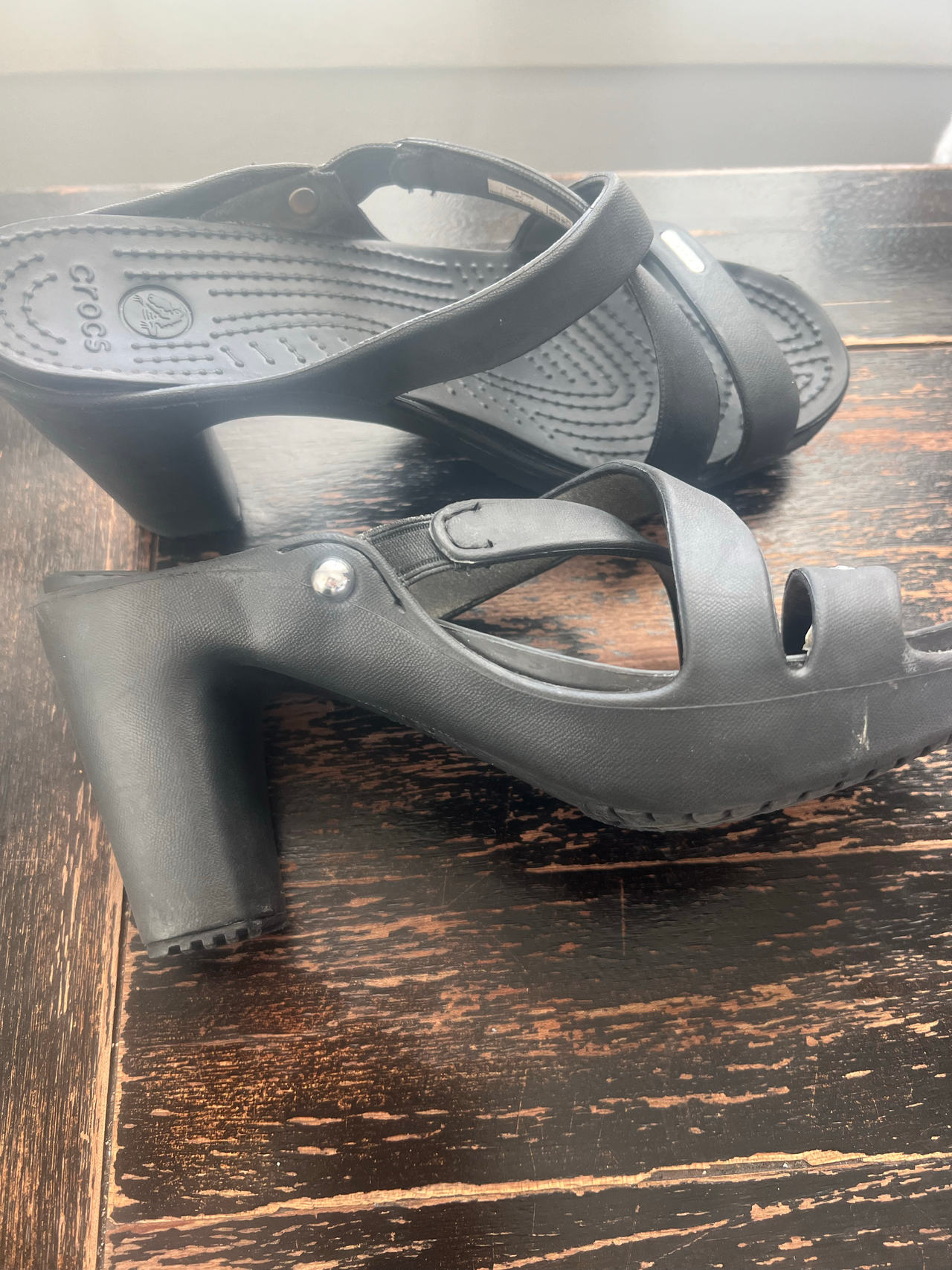 Crocs Women's Cyprus V Heel Sandal